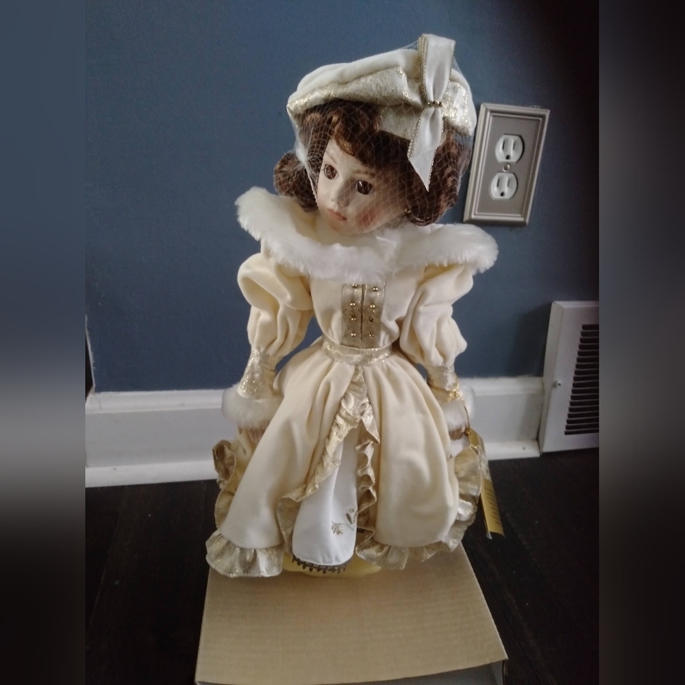Franklin Heirloom Elegant Cream and Gold Doll